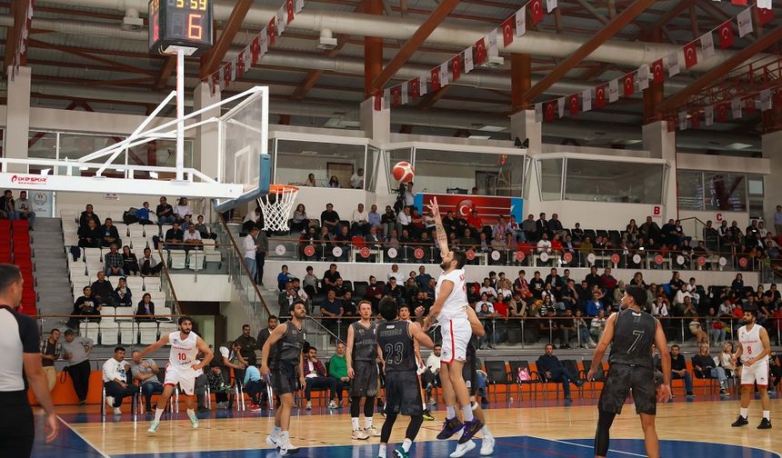 İstiklalspor Basketbol Takımı Fırtına Gibi Başladı… 77-66’lık Zafer!