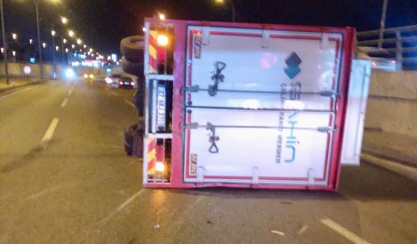 Kahramanmaraş’ta kamyon ile otomobil çarpıştı: 2 yaralı