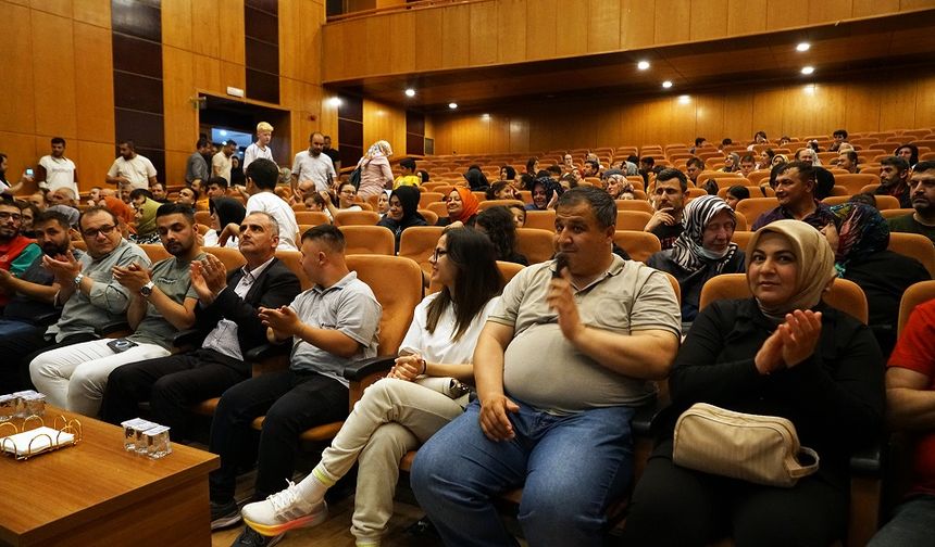 “Engelsiz Sinema” Etkinliğiyle Engeller Aşılıyor