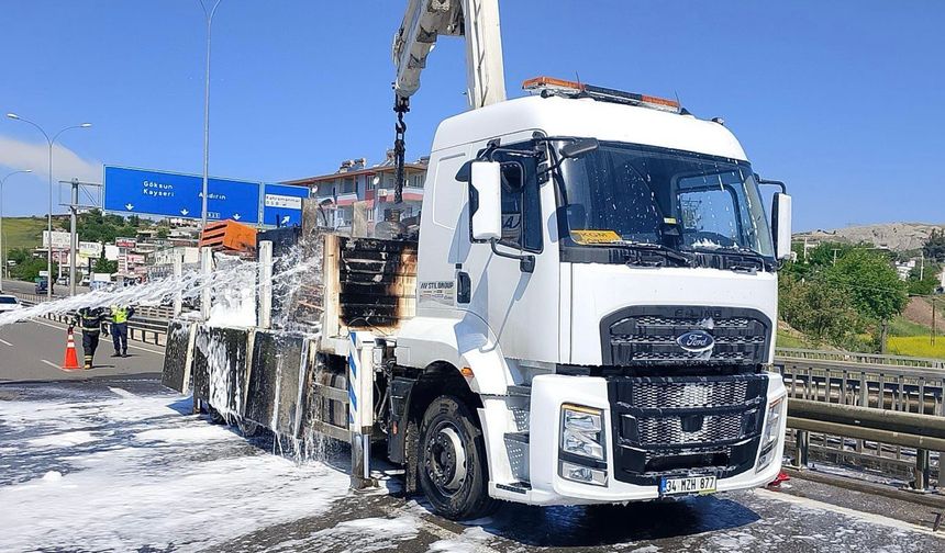 Kahramanmaraş’ta yol bakım aracına yangın