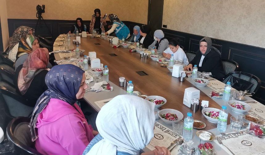 Anneler Gününde Depremzede Anneler Unutulmadı