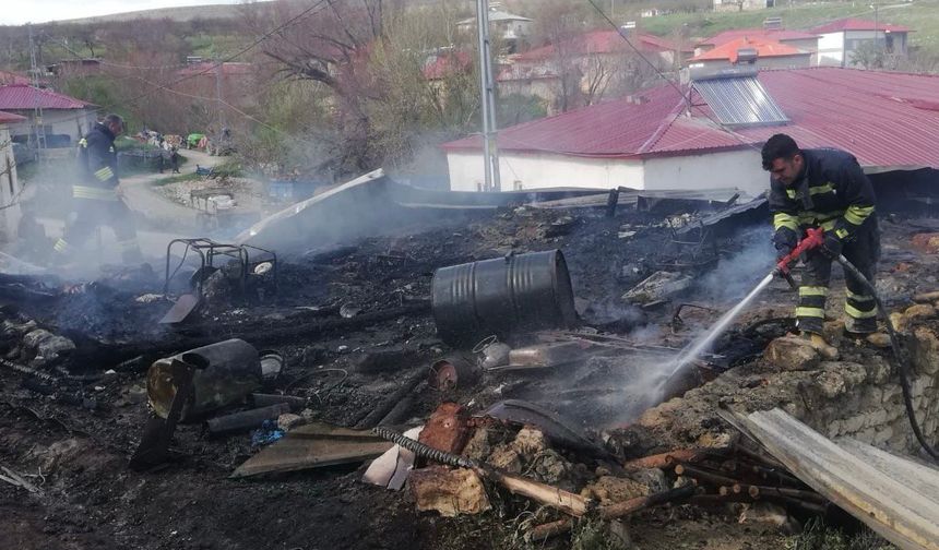 Elbistan’da depo yangının maddi hasara neden oldu