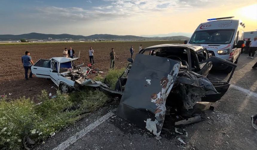 Kahramanmaraş’ta iki otomobil kafa kafaya çarpıştı: 6 yaralı