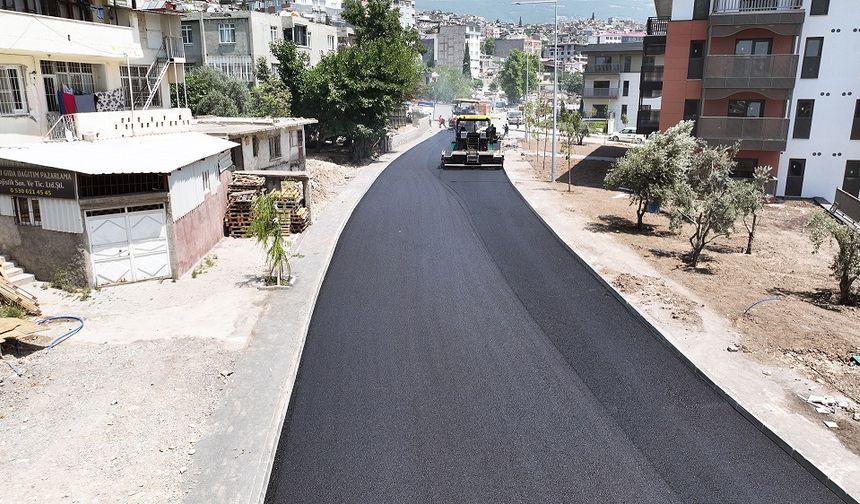 Azerbaycan Mahallesi’nde Yolları Sıcak Asfaltla Kaplanıyor…