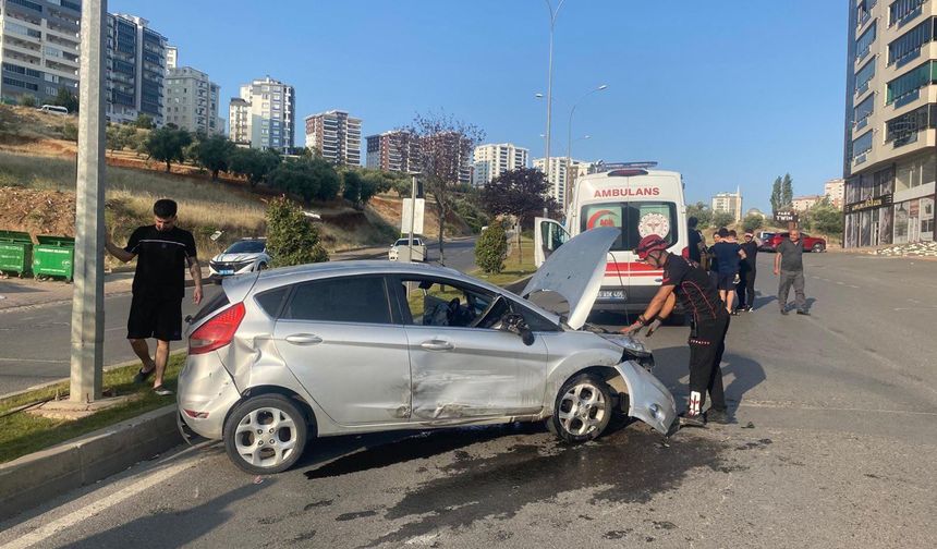 Kahramanmaraş’ta iki otomobil çarpıştı: 1 yaralı