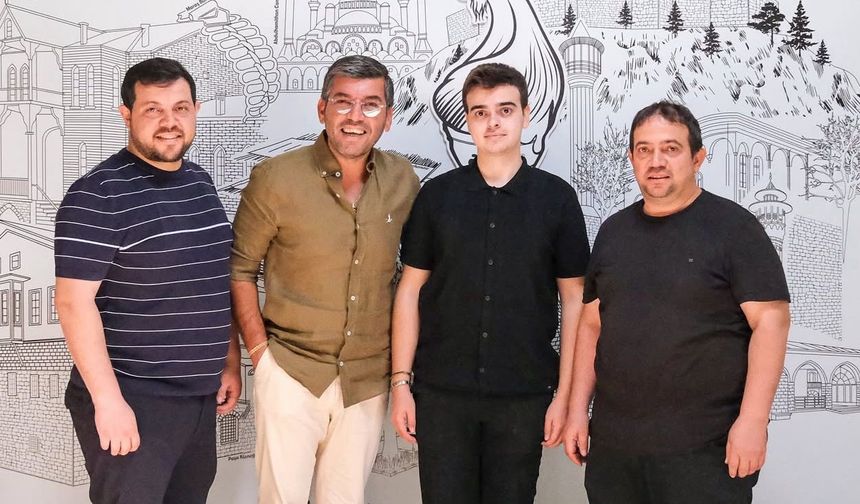 Kahraman Sponsor: Ahmet Davarcıoğlu Ve Akdo, İstiklalspor’a Can Suyu Oldu