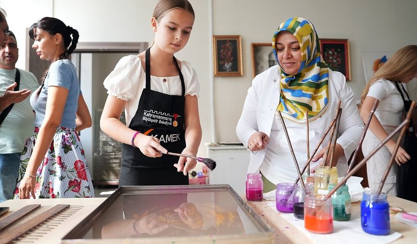 Erasmus Öğrencileri KAMEK’te Geleneksel Sanatlarla Tanıştı