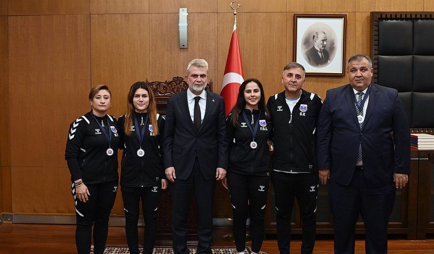 Başkan Görgel, Avrupa’ya Damga Vuran Kadın Goalball Takımını Ağırladı