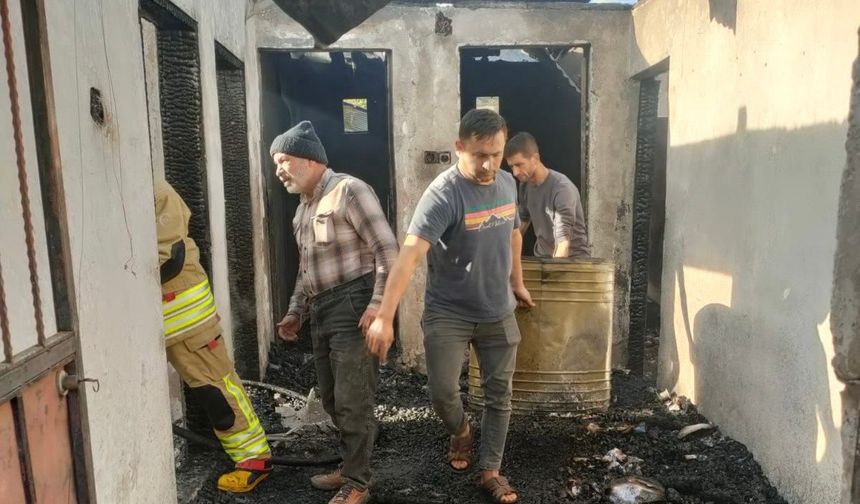 Kahramanmaraş’ta yangın bir evi yok etti