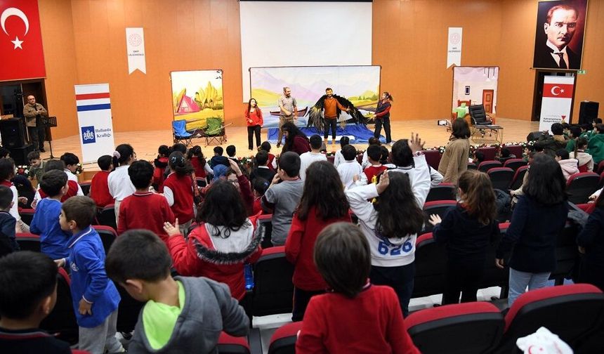 Osmaniye’de “Ronnie Göldeki Fısıltı” Miniklerle Buluştu