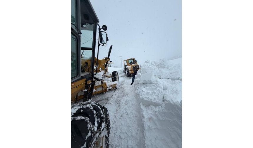 Onikişubat Belediyesi’nden kırsalda kesintisiz ulaşım için 7/24 karla mücadele