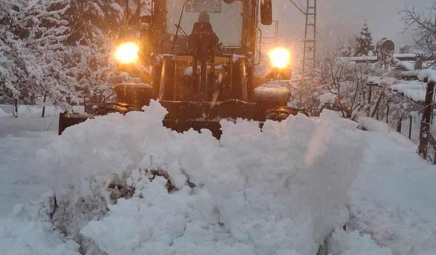 Kar Mesaisi Sürdürüyor; Ekiplerden Kesintisiz Çalışma…