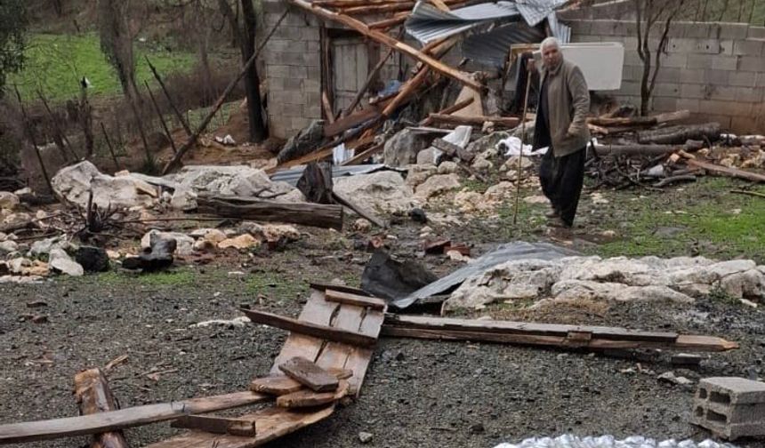 Andırın’da Hortum Hayatı Felç Etti