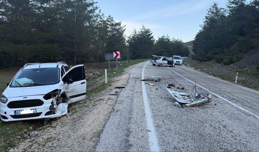 Kahramanmaraş’ta hafif ticari araç ile otomobil kafa kafaya çarpıştı: 1 yaralı