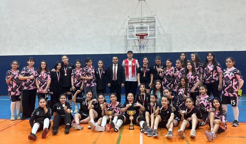 Kahramanmaraş’ta Hentbolda Çifte Başarı