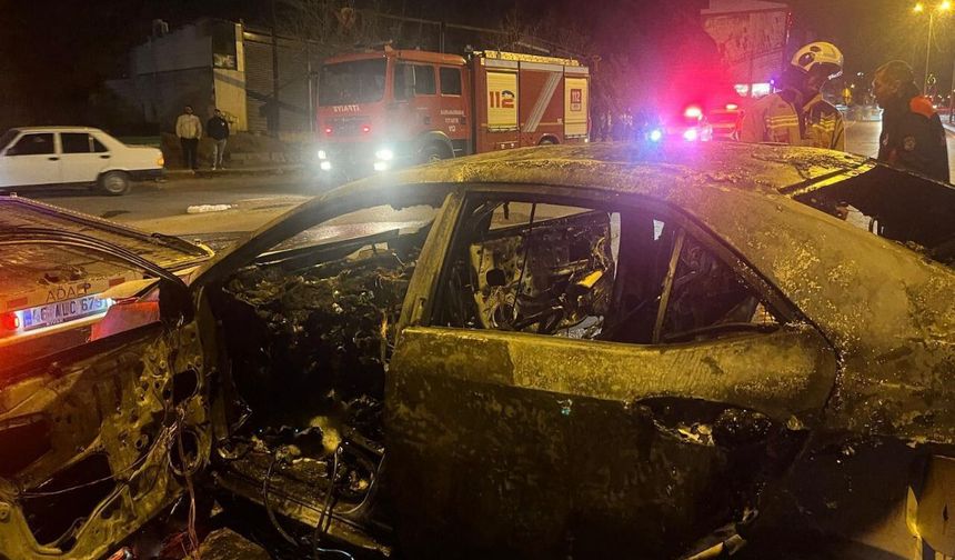 Polisin ‘Dur’ ihtarından kaçan otomobil kaza sonrası alev topuna döndü