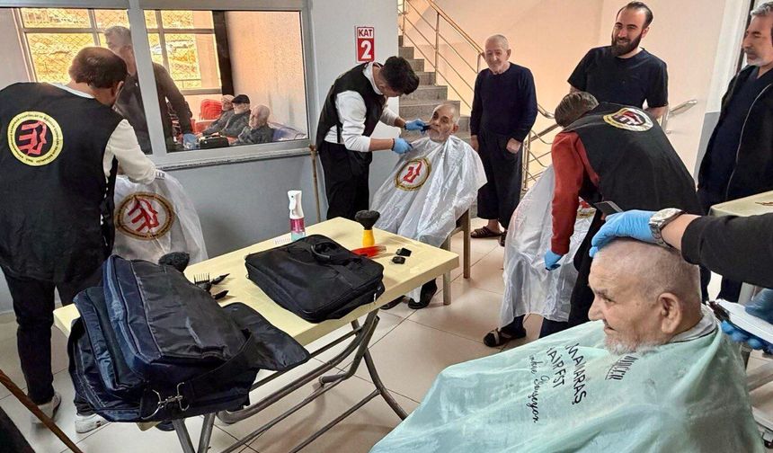 Bir Tebessüm İçin Birlik Oldular