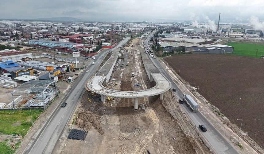 Çevre Yolu Kavşağı Hızla Yükseliyor