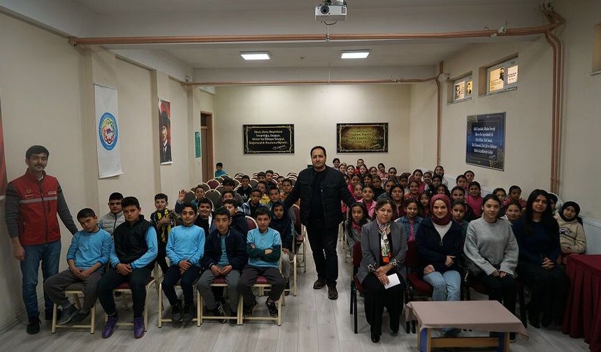 Halk Sağlığı İçin Okullarda Bilinçlendirme Atağı