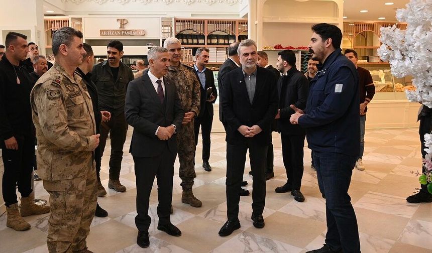 Başkan Görgel ve Vali Ünlüer, Uzunçarşı’da Esnaf ve Vatandaşlarla Bir Araya Geldi