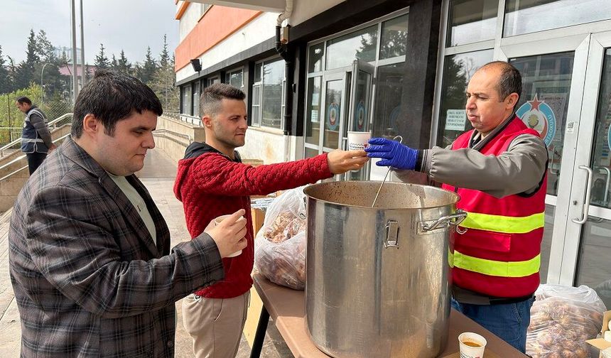 Büyükşehir, Sınav Günü de Özel Gereksinimli Vatandaşları Yalnız Bırakmadı