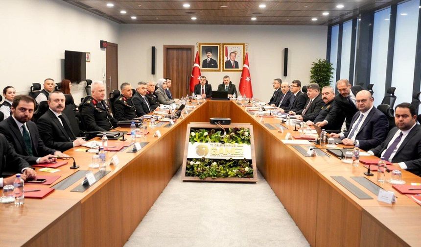 OKULLARDAKİ SALDIRILAR SONRASI GÜVENLİK ZİRVESİ: YENİ TEDBİRLER MASADA