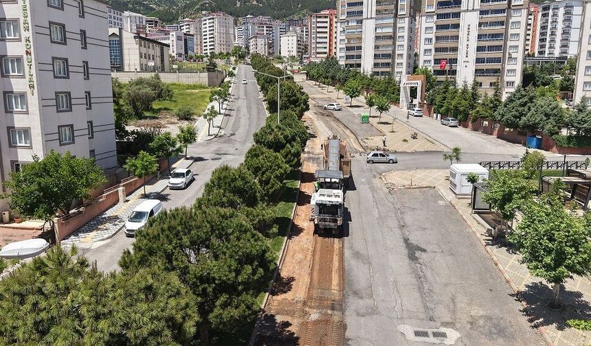 Ahır Dağı Caddesi Asfalta Hazırlanıyor