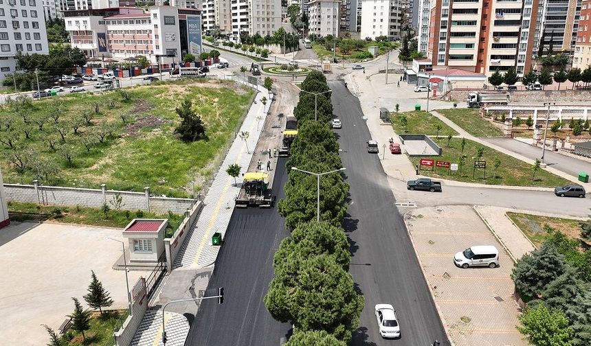 Ahır Dağı Caddesi’nde Asfalt Mesaisi Sürüyor