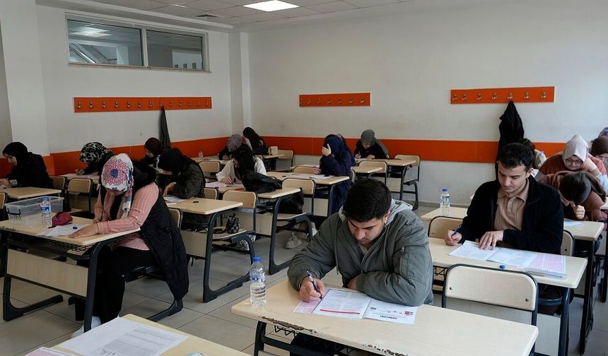Gençler Gerçek Sınav Atmosferini Denemelerle Yaşıyor