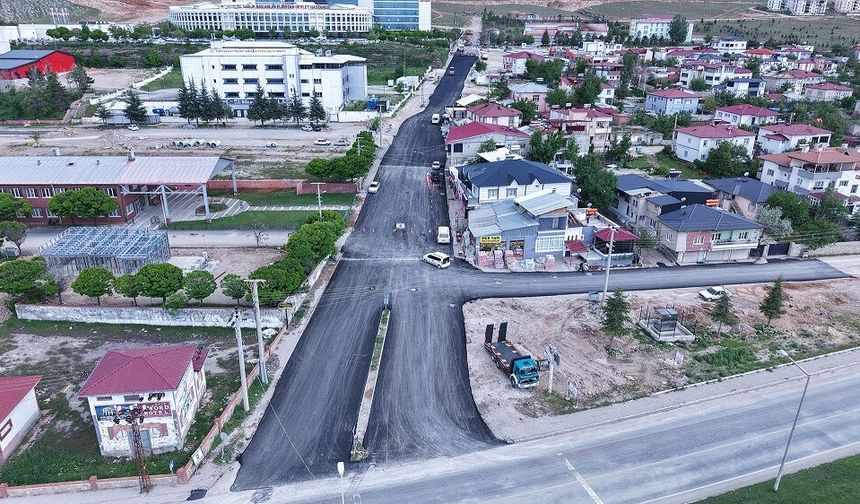 Elbistan Devlet Hastanesi Yolu Sıcak Asfaltla Kaplanıyor
