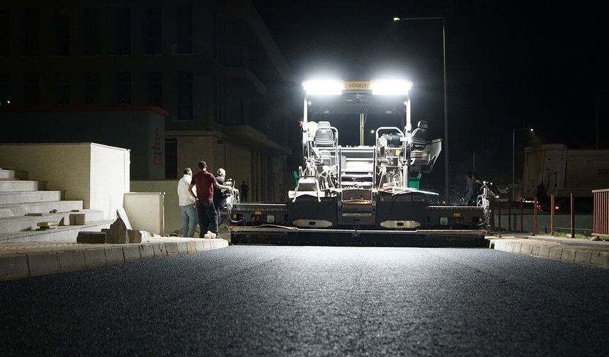 Asfalt Mesaisi Gece Gündüz Sürdürüyor