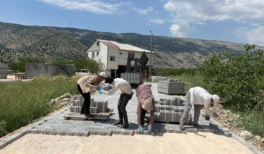 Çağlayancerit Kırsalına 3 Bin Metrekarelik Kilit Parke