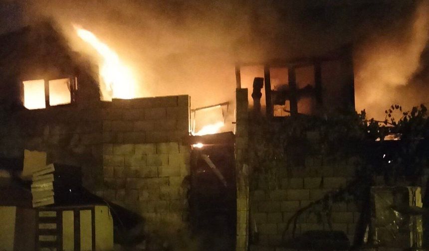 Kahramanmaraş’ta Mobilya Atölyesinde Yangın: 1 İşçi Yaralandı