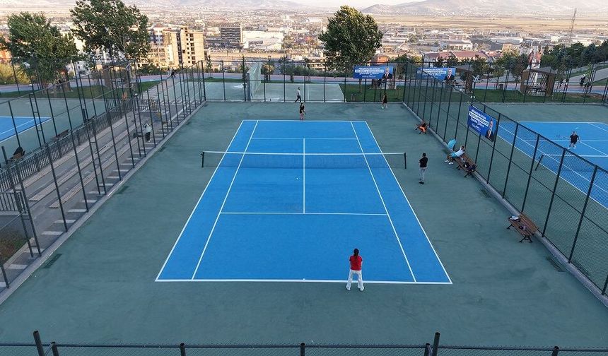 Ödüllü Turnuvada 180 Sporcu Şampiyonluk İçin Ter Döküyor!