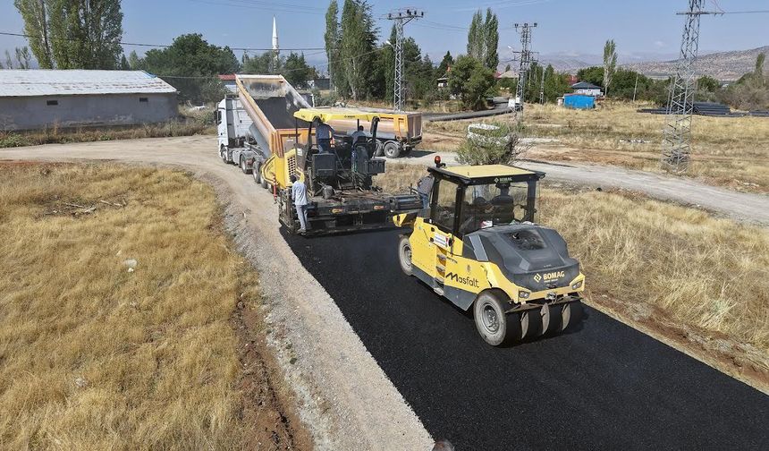 Büyükşehir, Göksun’da Bir Mahallenin Daha Yolunu Yeniliyor