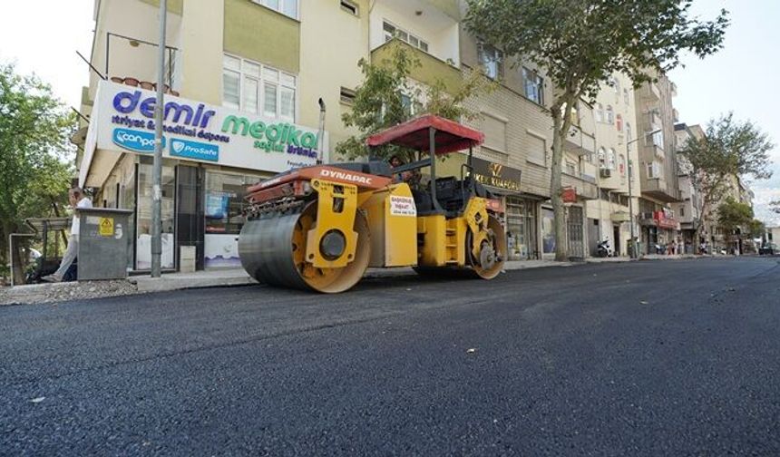 Büyükşehir, Dulkadiroğlu’nda Sokak Sokak Asfalt Mesaisini Sürdürüyor
