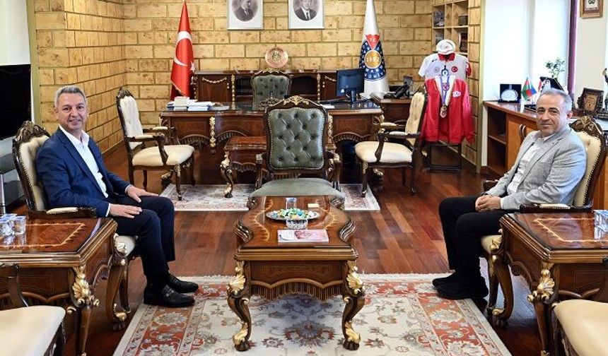 Rektör Okumuş Karatutlu’yu Makamında Ağırladı
