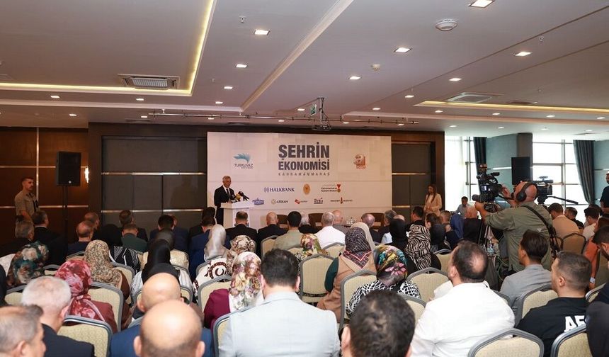 Başkan Toptaş, Şehrin Ekonomisi Zirvesi’nde Onikişubat’ın kalkınma vizyonunu anlattı