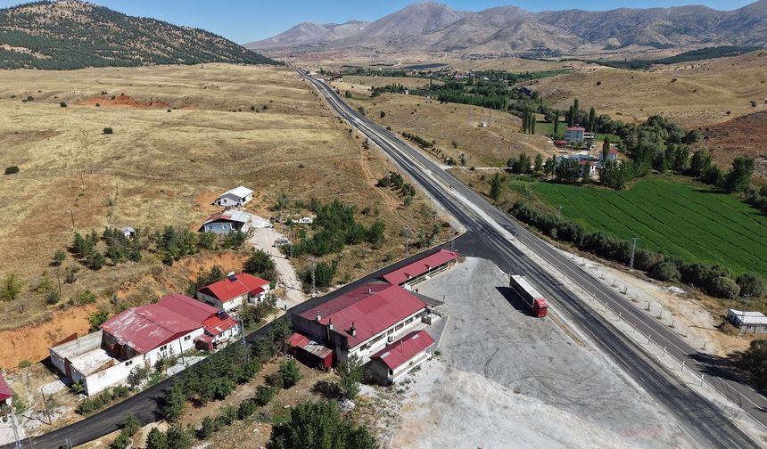 Büyükşehir, Göksun’da Bir Mahallenin Daha Ulaşımını İyileştiriyor