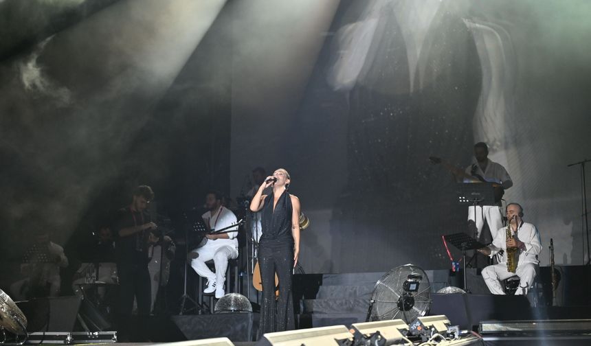 Festivalde Merve Özbey Coşkusu Yaşandı