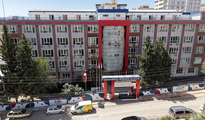 Büyükşehir Pusula Maraş Eğitim Merkezi’yle Gençlerin Yanında