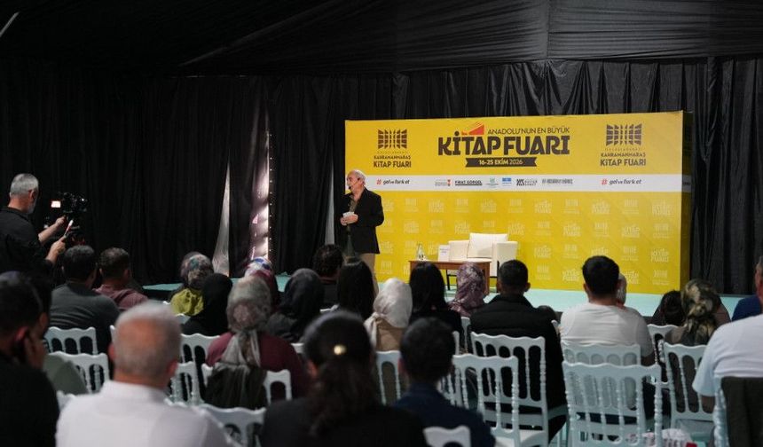 Şair Nurullah Genç, Kitap Fuarı’nda Şiir ve Edebiyatı Anlattı
