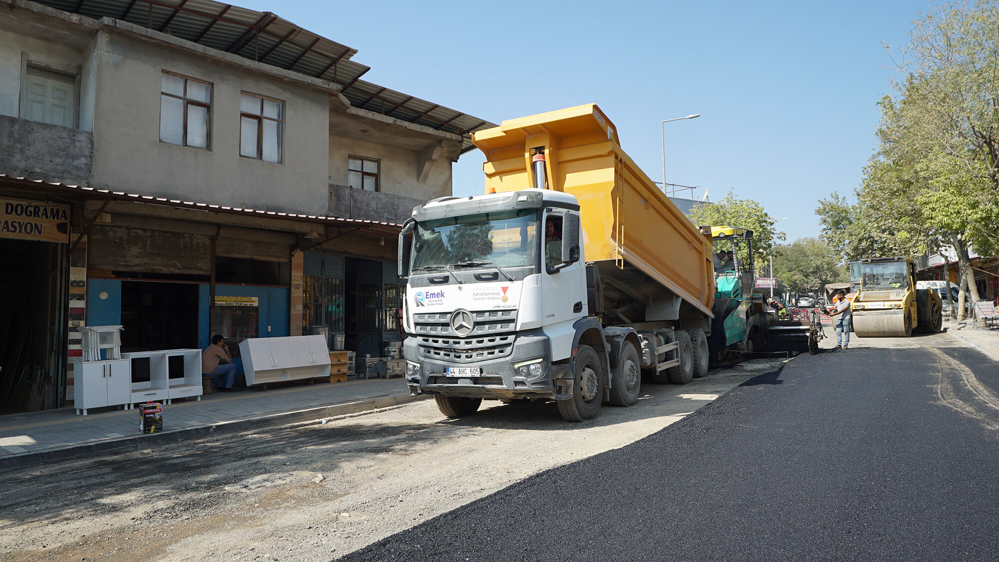 Büyükşehir, Dulkadiroğlu Alpaslan Caddesi’nde Kapsamlı Dönüşümü Sürdürüyor
